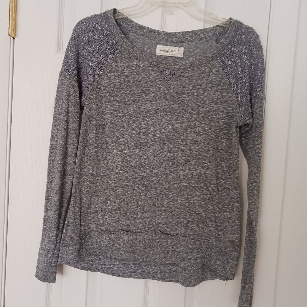 ***FINAL WEEK***A & F  Heathered Gray & White Long Sleeve Top Size M